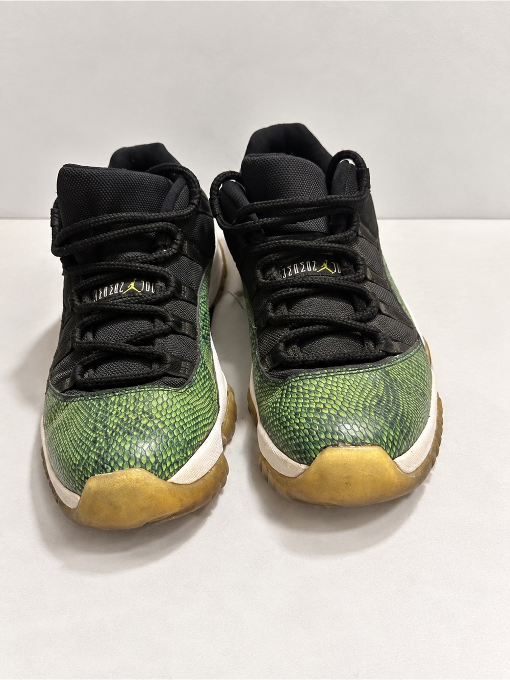 Air Jordan 11 Retro Low Green Snakeskin Size 9.5